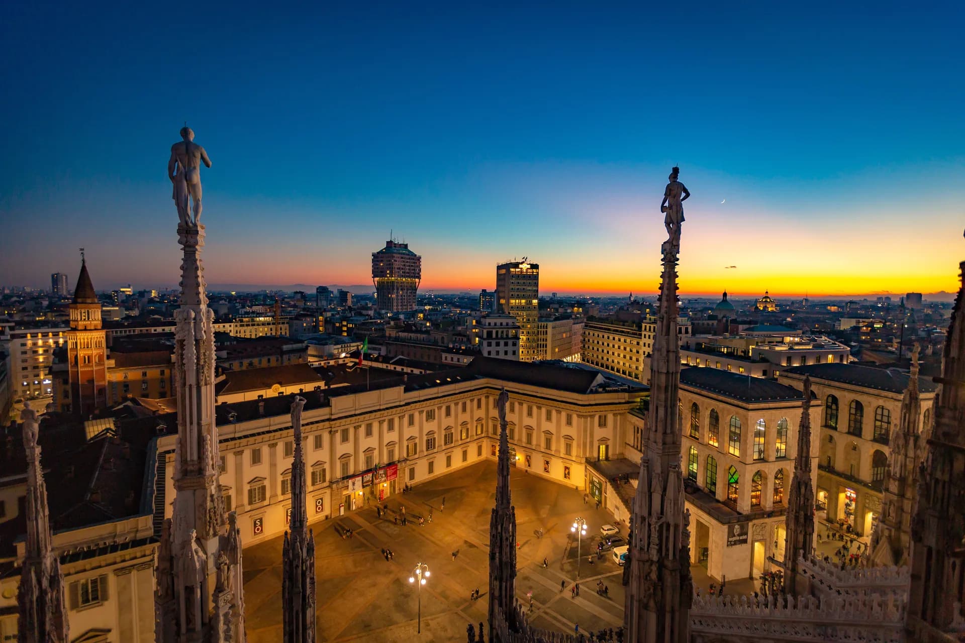Italia in luce — copertina editoriale